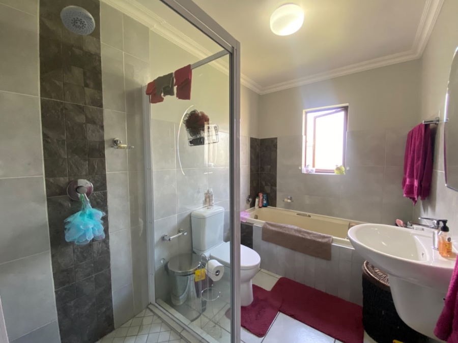 To Let 3 Bedroom Property for Rent in Heritage Hill Gauteng