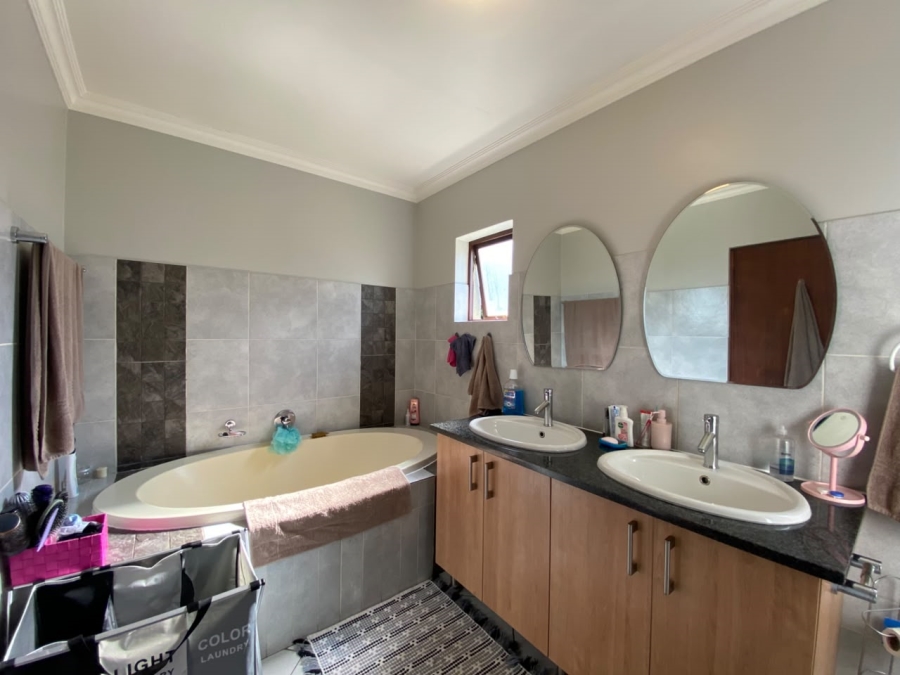 To Let 3 Bedroom Property for Rent in Heritage Hill Gauteng