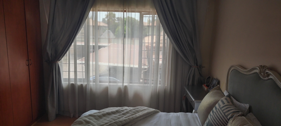 To Let 2 Bedroom Property for Rent in Sonneveld Gauteng
