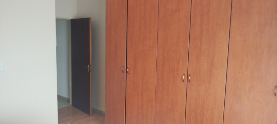 To Let 2 Bedroom Property for Rent in Sonneveld Gauteng