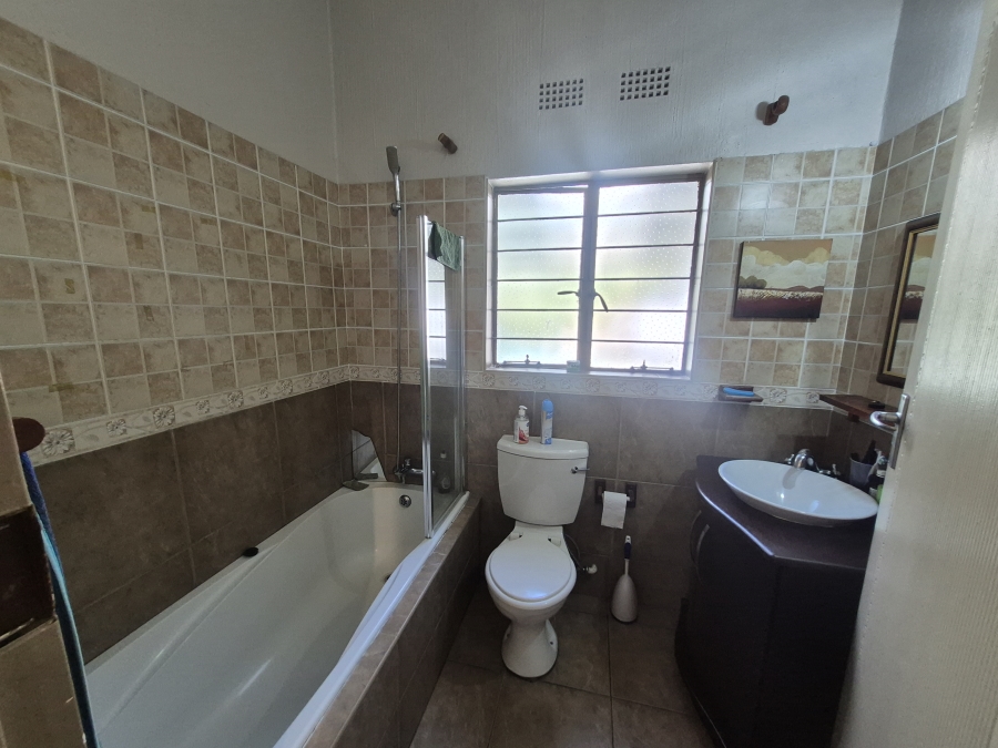 3 Bedroom Property for Sale in Brackendowns Gauteng