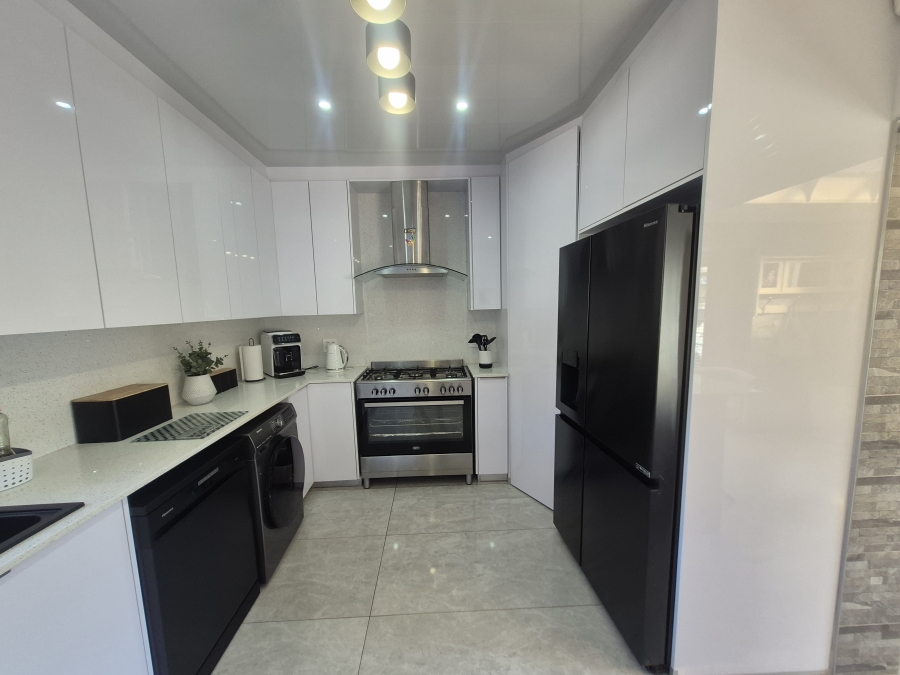 3 Bedroom Property for Sale in Brackendowns Gauteng