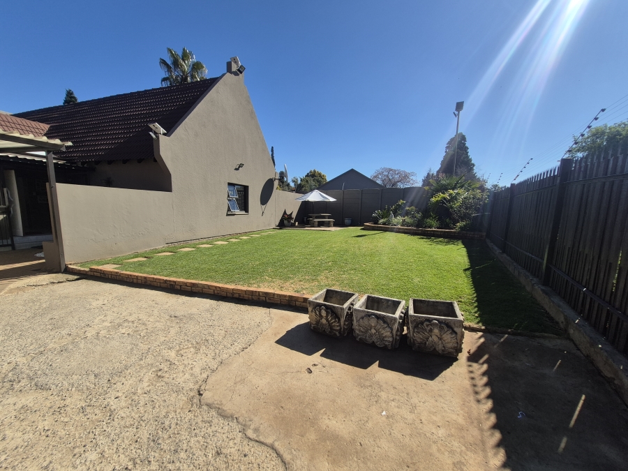 3 Bedroom Property for Sale in Brackendowns Gauteng