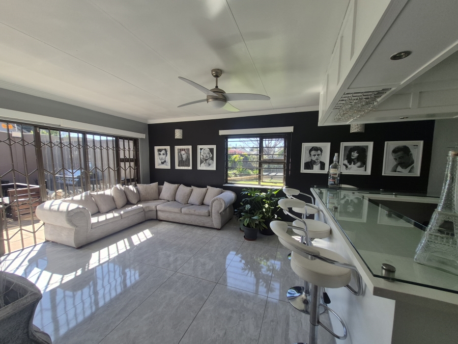 3 Bedroom Property for Sale in Brackendowns Gauteng