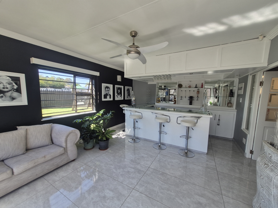 3 Bedroom Property for Sale in Brackendowns Gauteng
