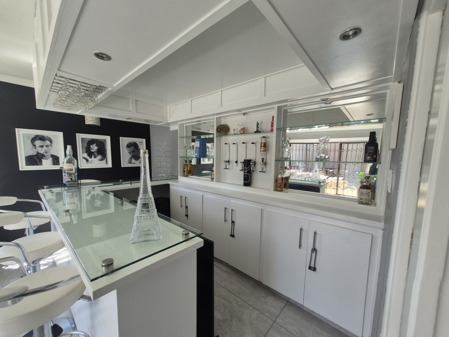 3 Bedroom Property for Sale in Brackendowns Gauteng