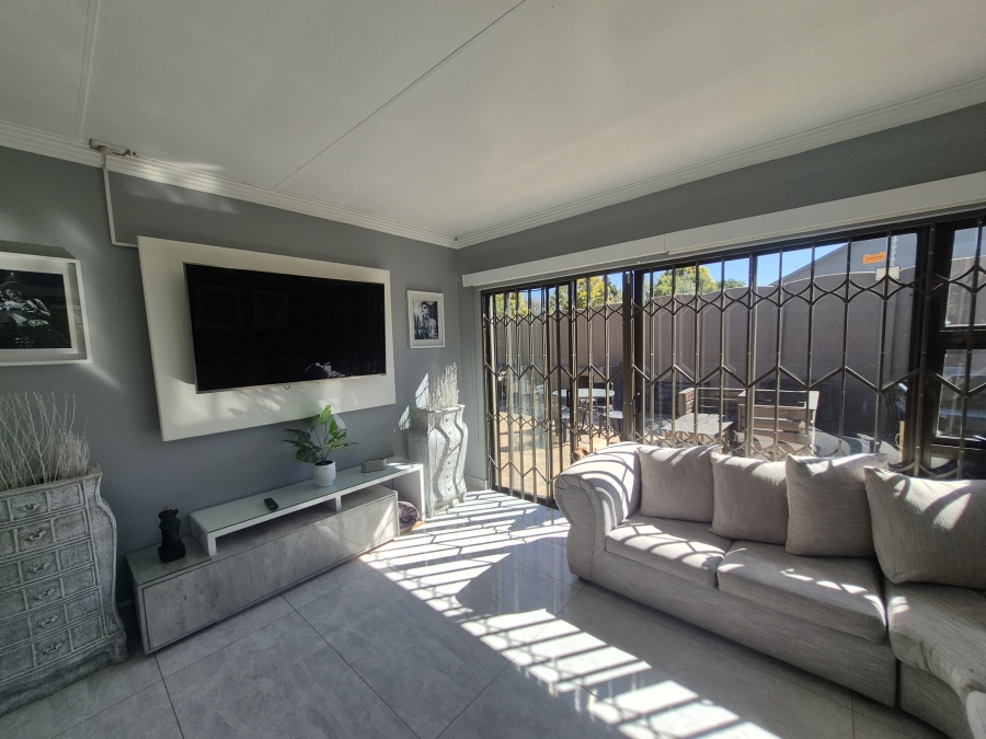3 Bedroom Property for Sale in Brackendowns Gauteng