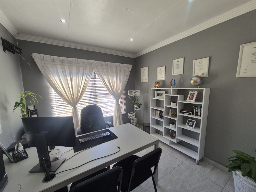 3 Bedroom Property for Sale in Brackendowns Gauteng