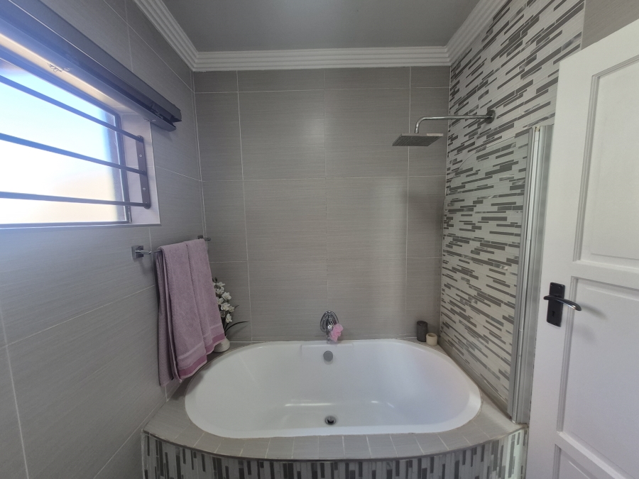 3 Bedroom Property for Sale in Brackendowns Gauteng