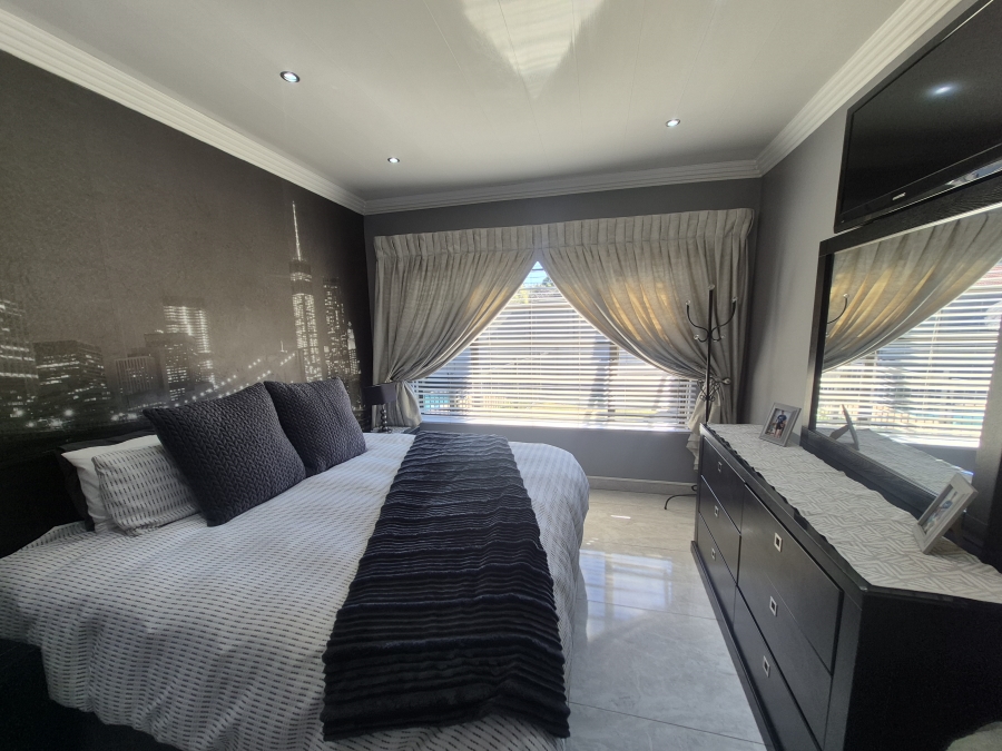 3 Bedroom Property for Sale in Brackendowns Gauteng