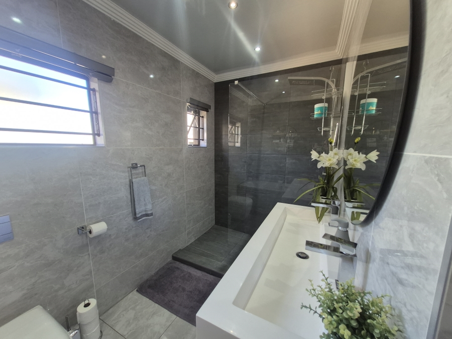 3 Bedroom Property for Sale in Brackendowns Gauteng