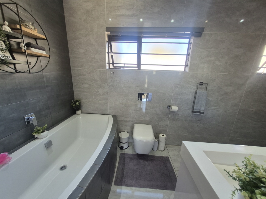 3 Bedroom Property for Sale in Brackendowns Gauteng