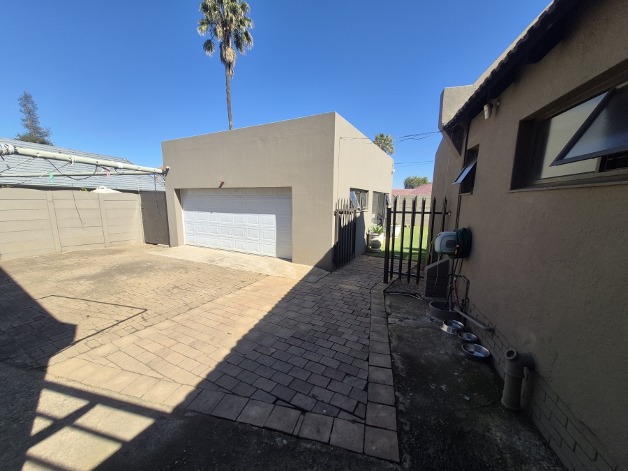 3 Bedroom Property for Sale in Brackendowns Gauteng