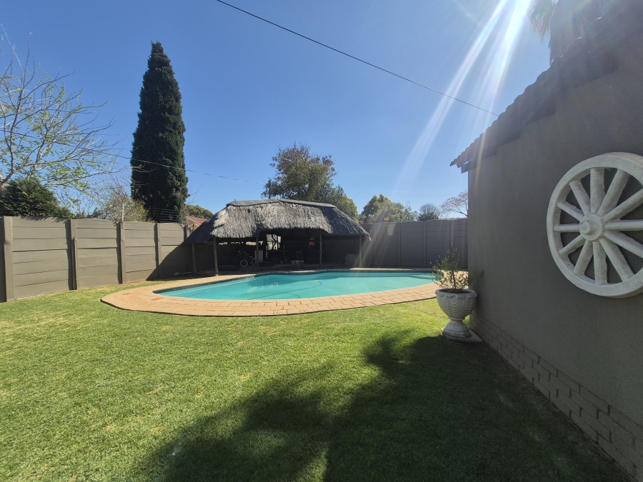 3 Bedroom Property for Sale in Brackendowns Gauteng