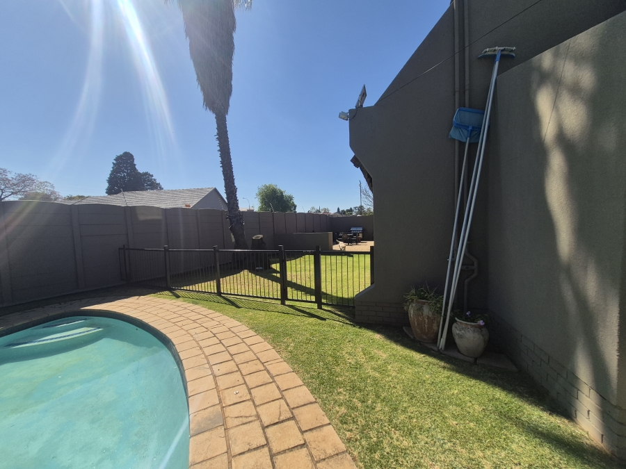 3 Bedroom Property for Sale in Brackendowns Gauteng