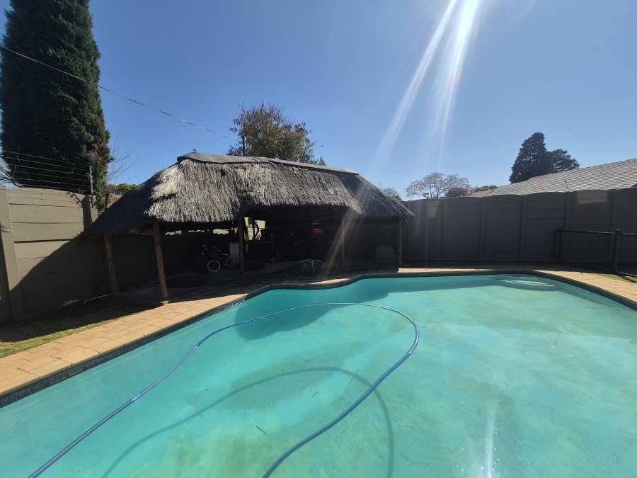 3 Bedroom Property for Sale in Brackendowns Gauteng