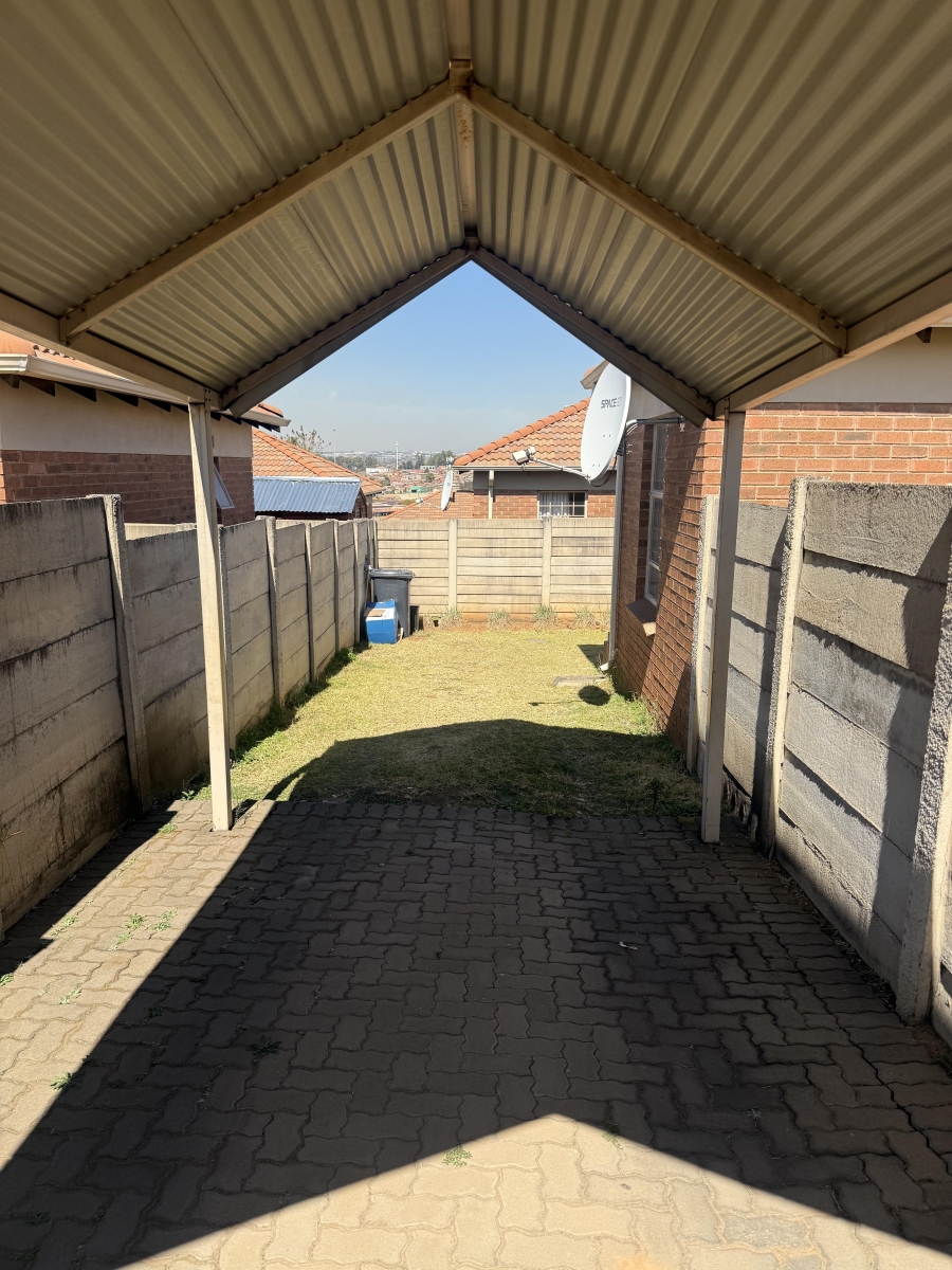 2 Bedroom Property for Sale in Thatch Hill Estate Gauteng