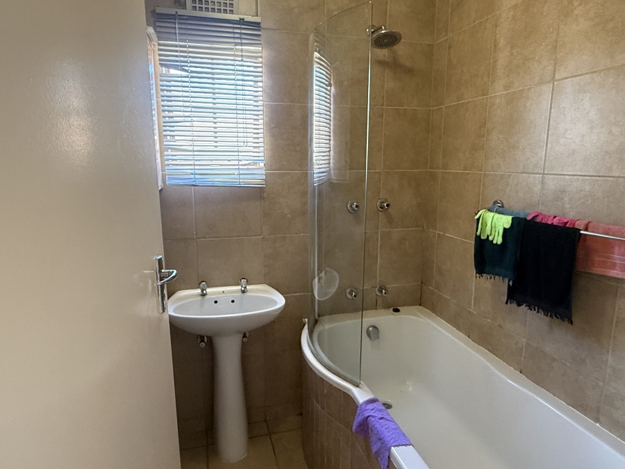 2 Bedroom Property for Sale in Thatch Hill Estate Gauteng