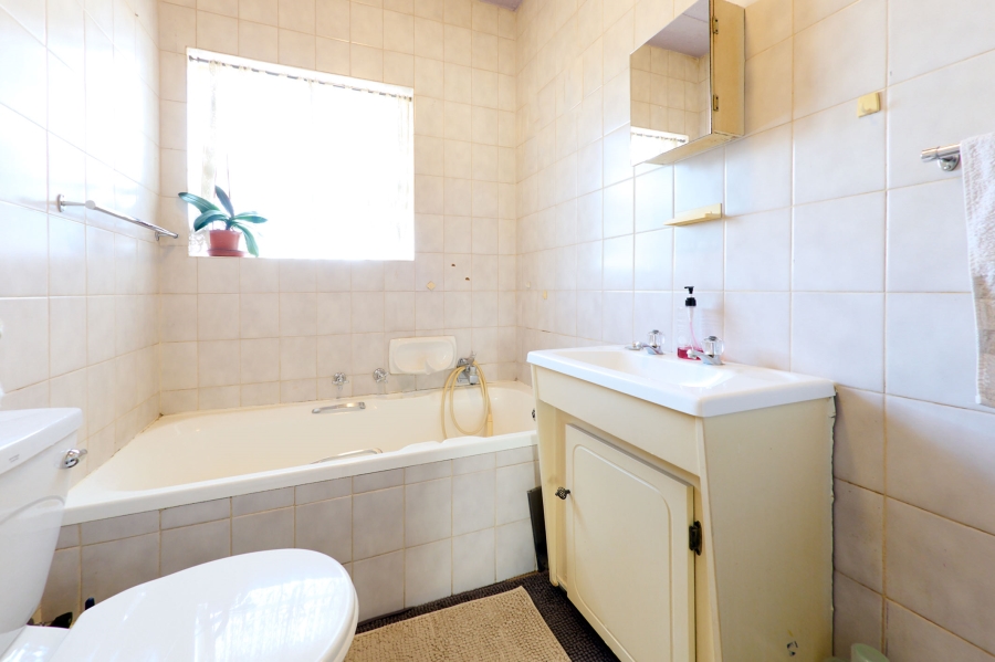 2 Bedroom Property for Sale in Vorna Valley Gauteng