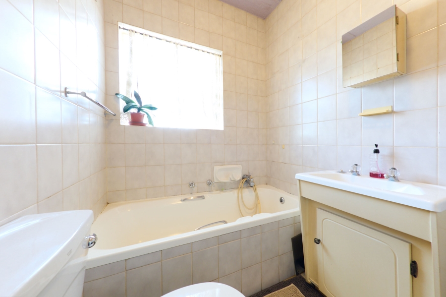 2 Bedroom Property for Sale in Vorna Valley Gauteng