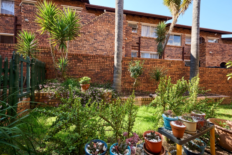 2 Bedroom Property for Sale in Vorna Valley Gauteng
