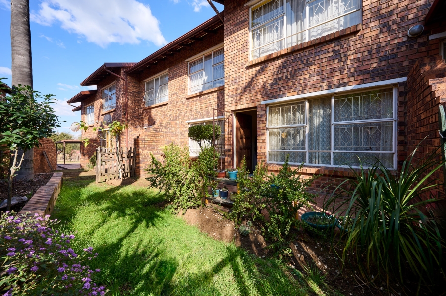 2 Bedroom Property for Sale in Vorna Valley Gauteng