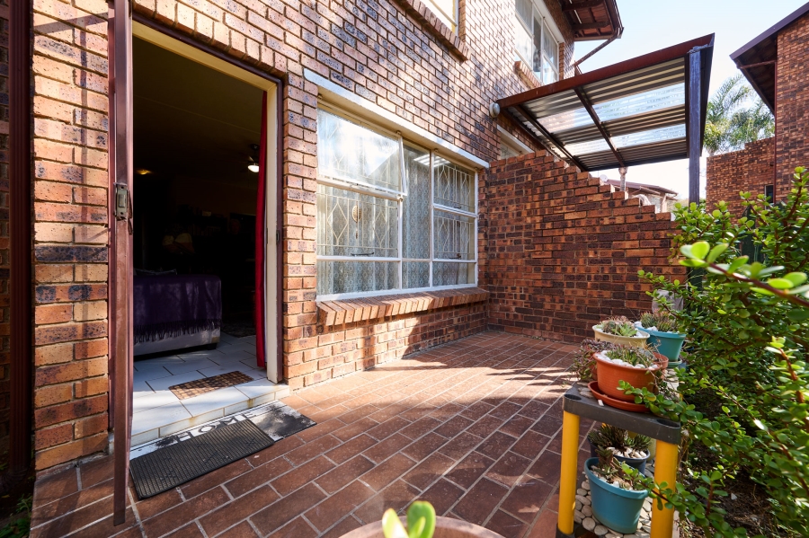 2 Bedroom Property for Sale in Vorna Valley Gauteng