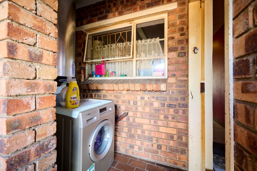 2 Bedroom Property for Sale in Vorna Valley Gauteng