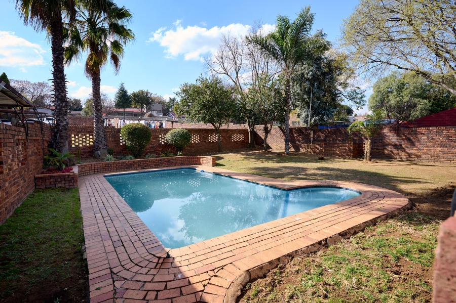 2 Bedroom Property for Sale in Vorna Valley Gauteng