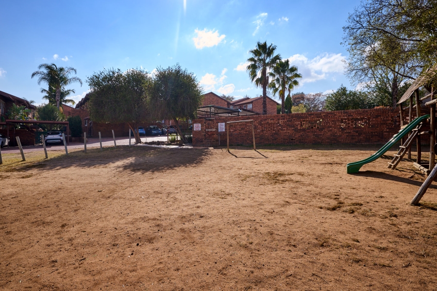 2 Bedroom Property for Sale in Vorna Valley Gauteng