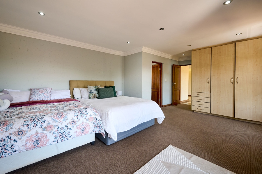 4 Bedroom Property for Sale in Carlswald North Estate Gauteng