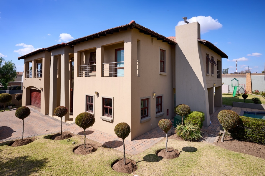 4 Bedroom Property for Sale in Carlswald North Estate Gauteng