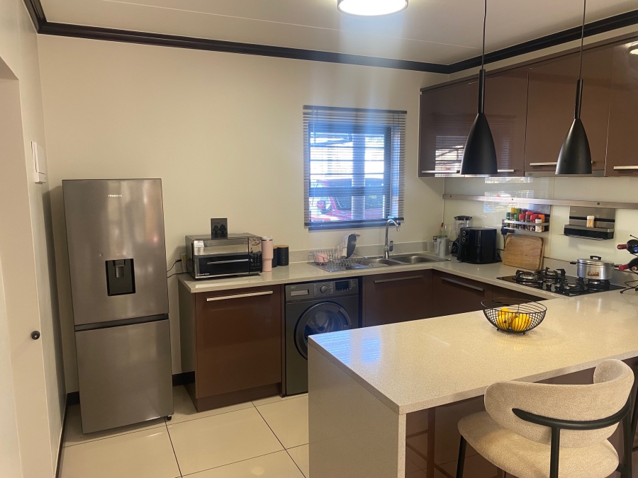 2 Bedroom Property for Sale in Blue Hills Gauteng