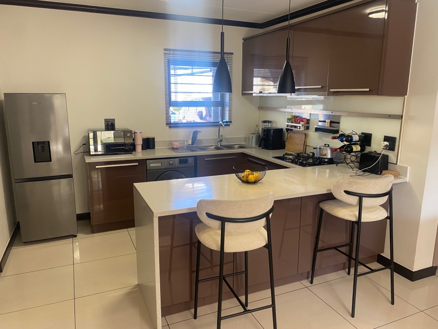 2 Bedroom Property for Sale in Blue Hills Gauteng