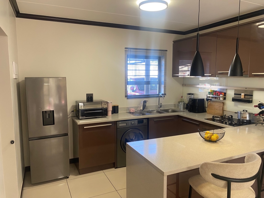 2 Bedroom Property for Sale in Blue Hills Gauteng