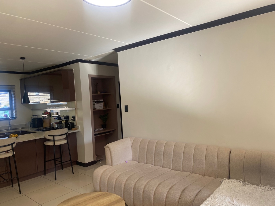 2 Bedroom Property for Sale in Blue Hills Gauteng
