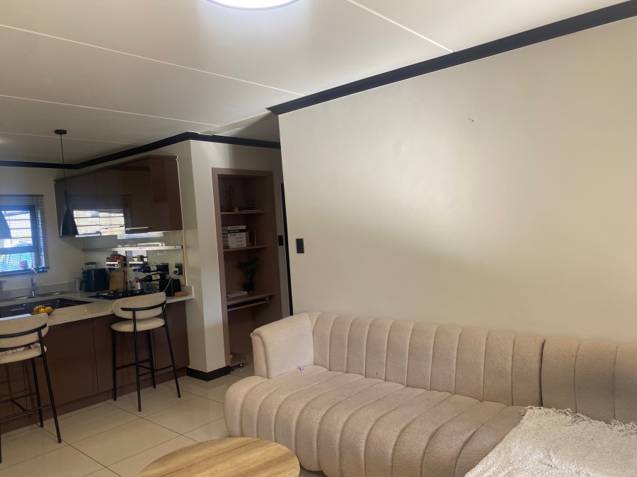 2 Bedroom Property for Sale in Blue Hills Gauteng