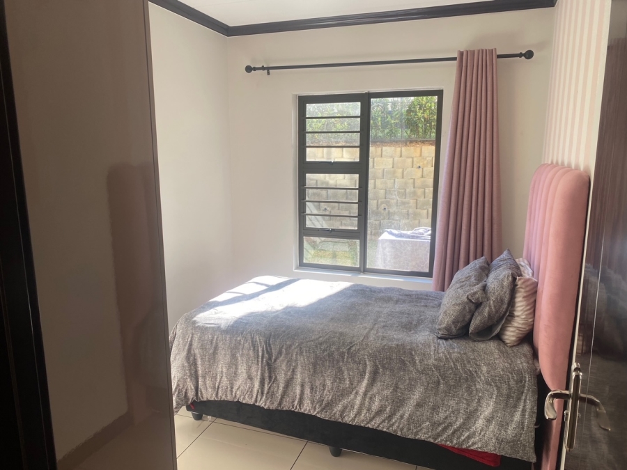 2 Bedroom Property for Sale in Blue Hills Gauteng