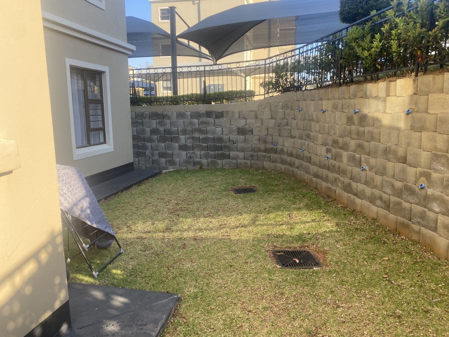 2 Bedroom Property for Sale in Blue Hills Gauteng