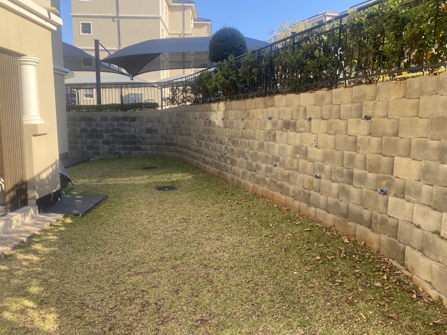 2 Bedroom Property for Sale in Blue Hills Gauteng