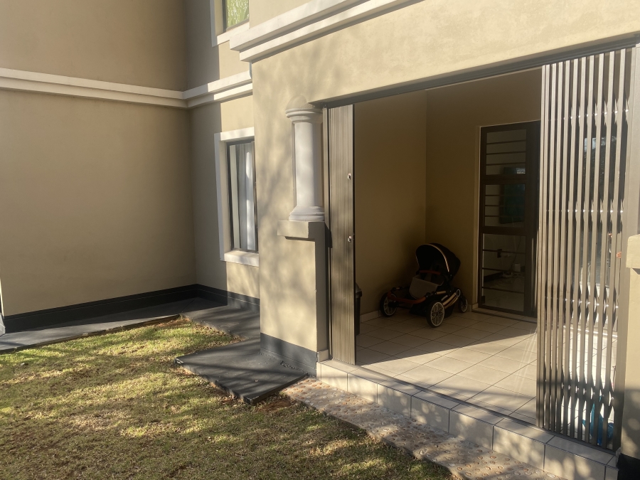 2 Bedroom Property for Sale in Blue Hills Gauteng