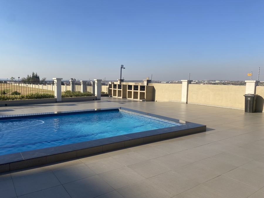 2 Bedroom Property for Sale in Blue Hills Gauteng