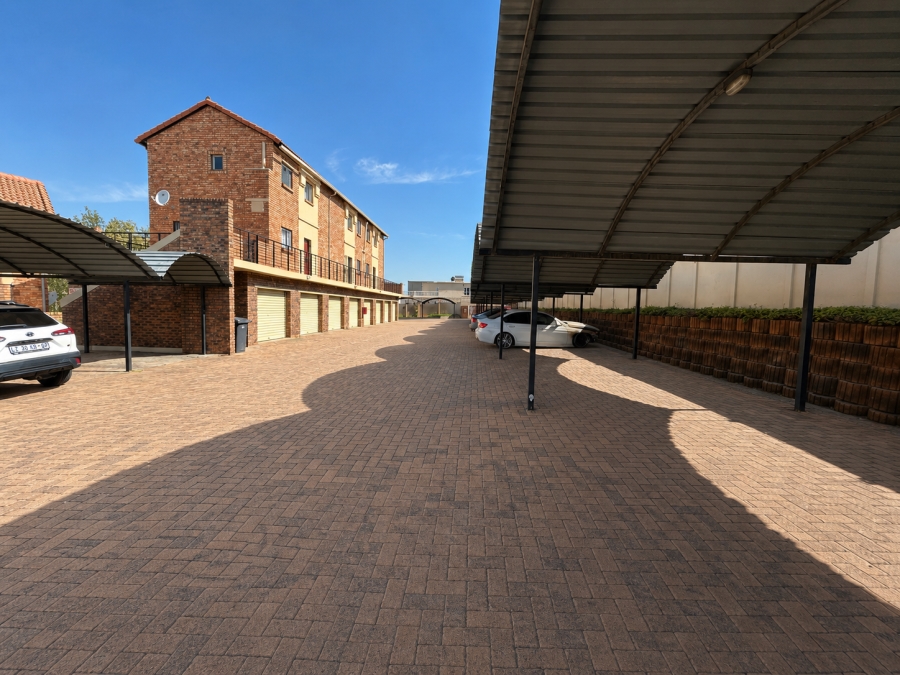 2 Bedroom Property for Sale in Halfway Gardens Gauteng