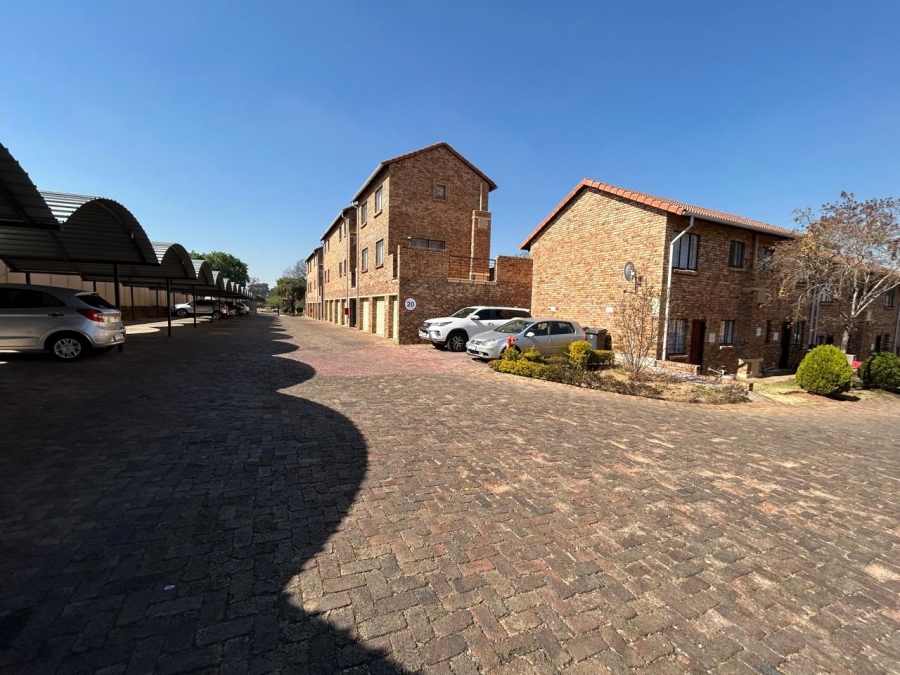 2 Bedroom Property for Sale in Halfway Gardens Gauteng