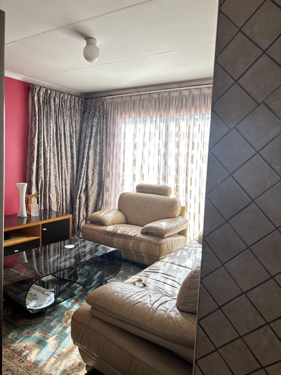3 Bedroom Property for Sale in Clayville Gauteng