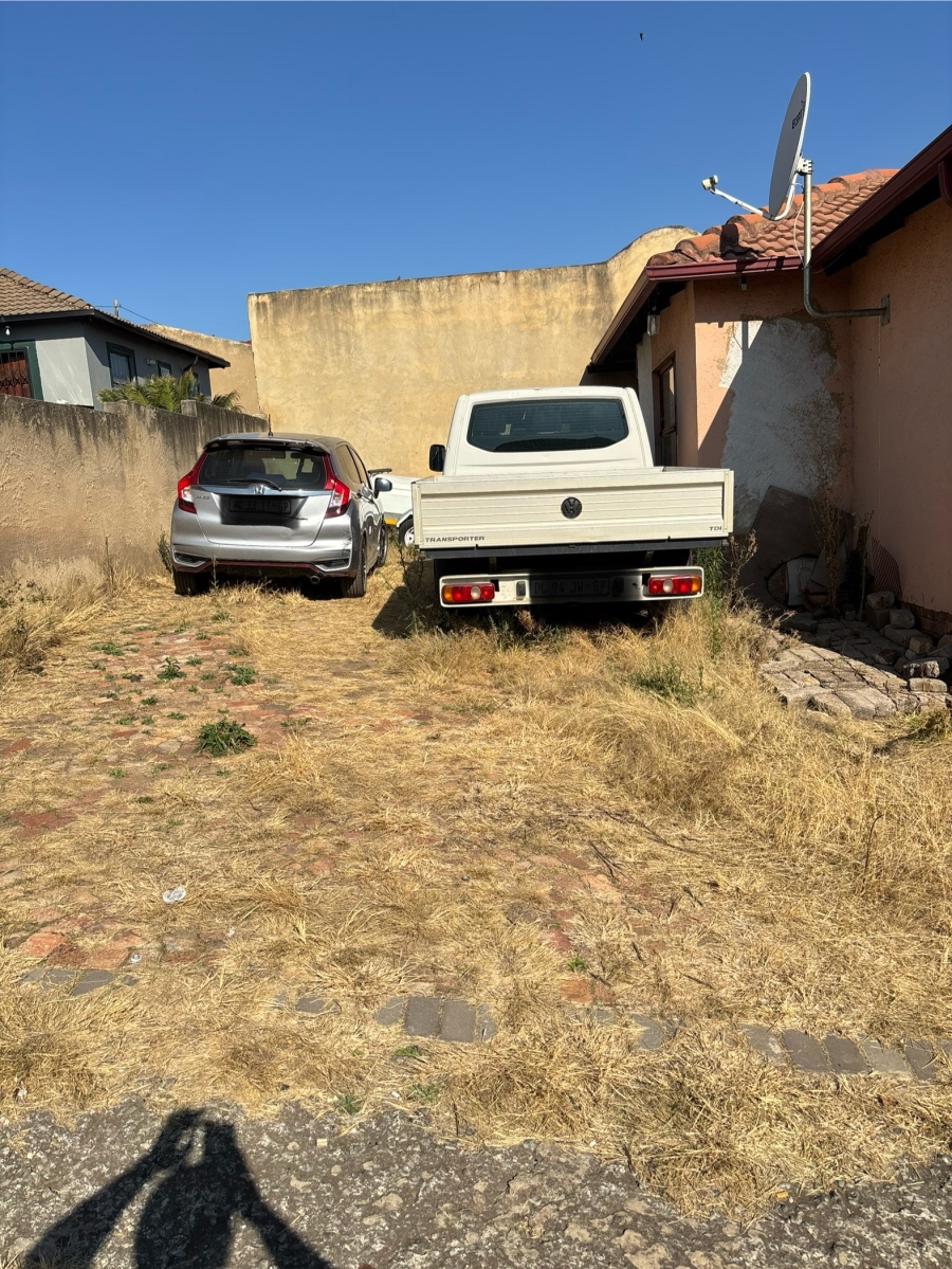 3 Bedroom Property for Sale in Clayville Gauteng