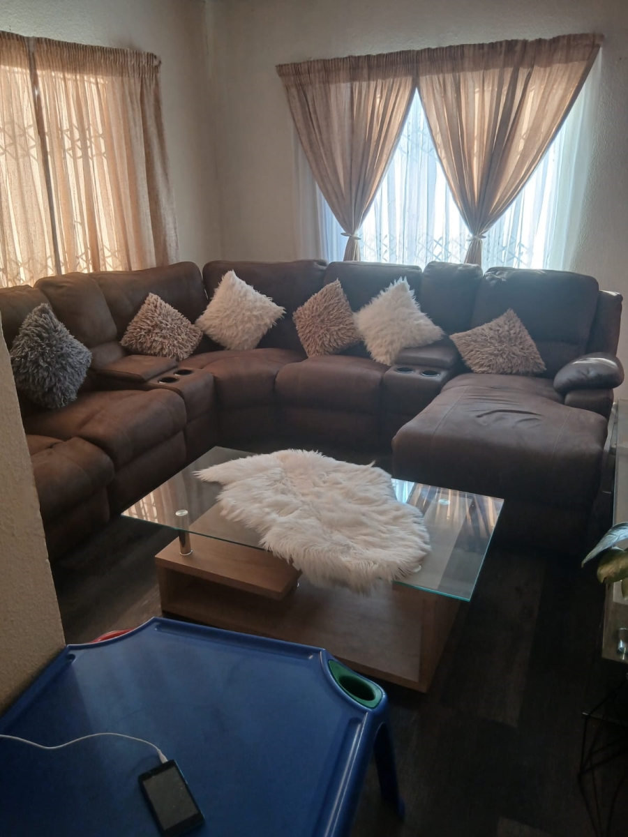 To Let 3 Bedroom Property for Rent in Protea Glen Gauteng