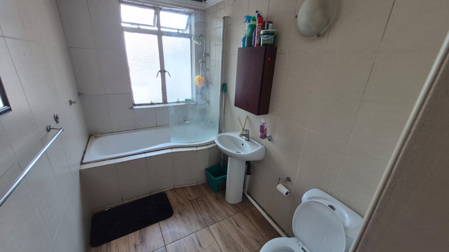 2 Bedroom Property for Sale in Johannesburg Central Gauteng
