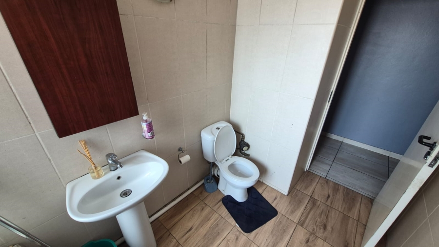 2 Bedroom Property for Sale in Johannesburg Central Gauteng