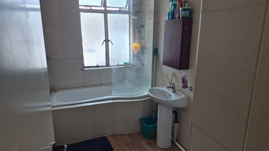 2 Bedroom Property for Sale in Johannesburg Central Gauteng